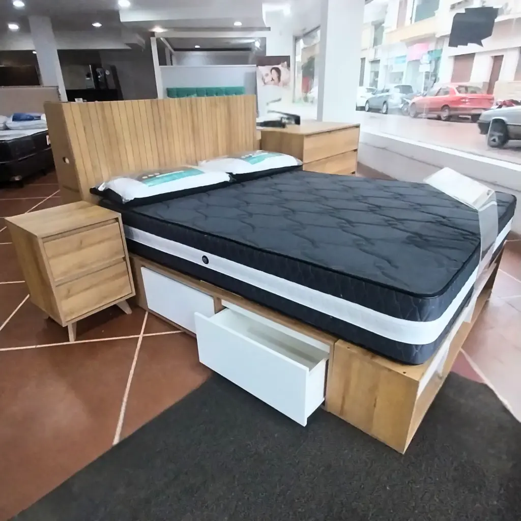 Combo Gacela Sommier 1.40 + 2 M. de Luz + Cómoda Eda/Kalmar